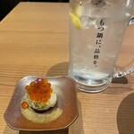 博多もつ鍋前田屋 博多店 - お通しといつものレモンサワー