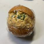 pasticceria CINO - たまごサンド、４００円。
 
マヨネーズと粒マスタードでシンプルに味付けしたスクランブルエッグをたっぷりサンドしてあります。
 