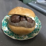pasticceria CINO - 渋皮栗の餡バターサンド、４９０円。
 
熊本県産の栗あんと渋皮付栗が入ったフォカッチャサンド、ゲランドの塩がアクセントになってます。