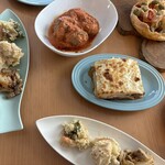 qui - 前菜3種盛り、ラザニア、ミートボール、オリーブパン