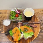 パン・オ・スリール - スモークサーモンとクリームチーズのオープンサンド