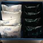 SNOWS - スノーサンド 白と黒　8個入（白4個＋黒4個）空港パッケージ 1,539円