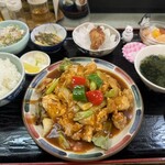 中国料理 頤和園 - ドンブリにミニ酸辣湯麺がつくので、イワエンセットのミニミニ酸辣湯麺は辞退しました
