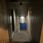 マヌエル・カーザ・デ・ファド - 入り口。階段下りたどん詰まり。