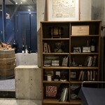 マヌエル・カーザ・デ・ファド - 入り口付近はポルトガルの小物をあしらった飾り付け。