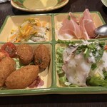 マヌエル・カーザ・デ・ファド - 前菜四種盛り。どれも美味い。