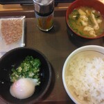 すき家 - 料理写真:まぜのっけ朝食ごはんミニ260円(2024.11.16)