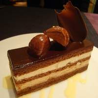 Dining & Bar TENQOO - マロンとチョコレートのケーキ。