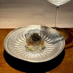 エンメエッセ - 近海のイカとカリフラワーのペースト雲丹添え