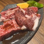 やきにく萬野 - お肉はどれも、やわらかくてそれぞれ味のある美味しさです。