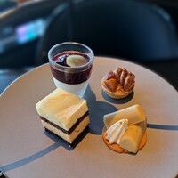 DINING & BAR TABLE 9 TOKYO - 