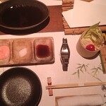 串揚げ 和や - ソースは、左から明太子、塩、ポン酢系と、レモン