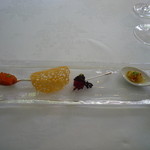 ラ・ビオグラフィ - グリュイエール、真珠貝セヴィーチェ、ラディッシュ、サクラマスの燻製