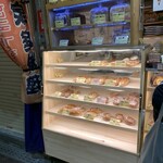 トミーズ - お惣菜パンに甘いパン。もう、全部欲しい。