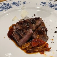 魚タリアン YO - 黒毛和牛のロースト　黒トリュフのソース
