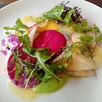 サラマンジェ ド ヨシノ - 佐島産カンパチ 鎌倉産ビーツと初冬野菜