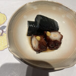 曙橋 かず - おまかせコース７７００円。蛸柔らか煮。