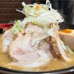 麺処 花田 池袋店 - 味卵辛味噌チャーシュー麺（野菜大盛り）