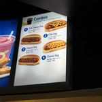 Dairy Queen/Orange Julius Treat Ctr - ドッグは4種