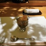 みえ田 - じゅん菜、北海シマエビ、マンゴー、土佐酢ジュレ
      