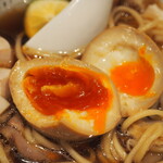 麺に光を 別邸 - 特製 出汁の光（味玉）