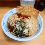 加賀 - ■ 納豆そば・うどん、600円
      ■ きつね、100円