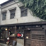 月光 - この辺り(月江通り)は古くからある商店街で散策が楽しめます。