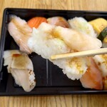 魚三 - 帆立にぎり ※拡大 (2024.11.26)