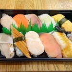 魚三 - おまかせ魚三にぎり (税込)850円 ※角度を変えて (2024.11.26)