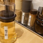 メンドコロ 天鳳 - 卓上、柚子酢が美味しい。