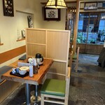 百万石 - 店内　テーブル席