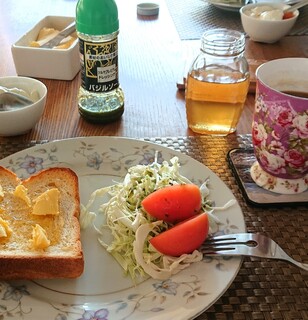 TSURUYA Miyota Ten - 只需將這款羅勒醬淋在生菜上，就能享受到美味！