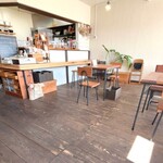 食堂カフェ ヒトトノ - 内観