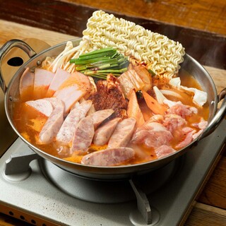 【お酒のお供に◎】プデチゲ・ナッコプセなど旨辛の韓国鍋が多数