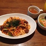 ピソラ - 牛ﾎﾎ肉のﾄﾏﾄ煮込みｿｰｽﾊﾟｽﾀ