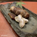 御料理 寺沢 - 松茸の牛肉巻と唐墨と茹で落花生