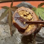 御料理 寺沢 - 松茸の牛肉巻を炙り唐墨とともに