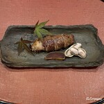 御料理 寺沢 - 松茸の牛肉巻と唐墨と茹で落花生