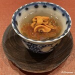 御料理 寺沢 - 赤海胆といくらと網茸と滑子茸の銀餡掛け