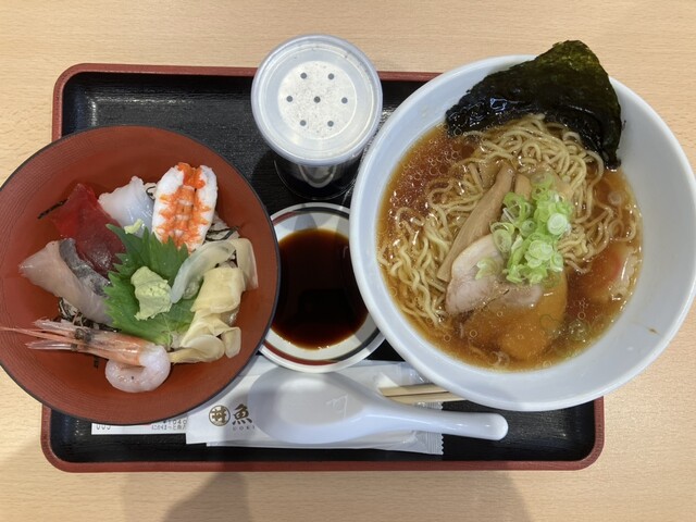 海鮮処 魚吉 - 象潟（海鮮丼）の写真