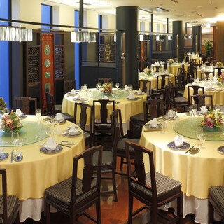 接待や会食、お祝いの席や同窓会など様々なシーンで。