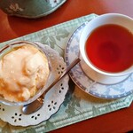 ティーハウス ローズマリー - ローズマリー風プリンとディンブラ