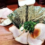 ラーメン 末廣家 - チャーシューメン、ライス。海苔増し、チャーシュー1枚増し