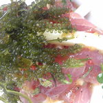 琉球割烹ダイニング　司 - 長イモ・まぐろ・海ぶどうのサラダ