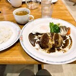 ヒュッテ手ノ倉 - ハンバーグセット