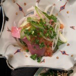273871240 - ぶりはそれだけだとちょっといいものというくらいだが、もみじおろしや薬味、ポン酢との相性が良く美味しい