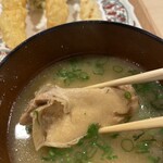 十魚十色 - お代わりの味噌汁にもこんな大きな鰤の切り身が！