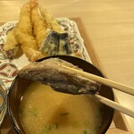 十魚十色 - 味噌汁にはこんなに大きな鰤の切り身