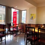 華香楼 - ランチどきを過ぎた店内のんびり
