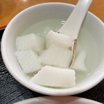 華香楼 - 断面ギザギザなさっぱり杏仁豆腐